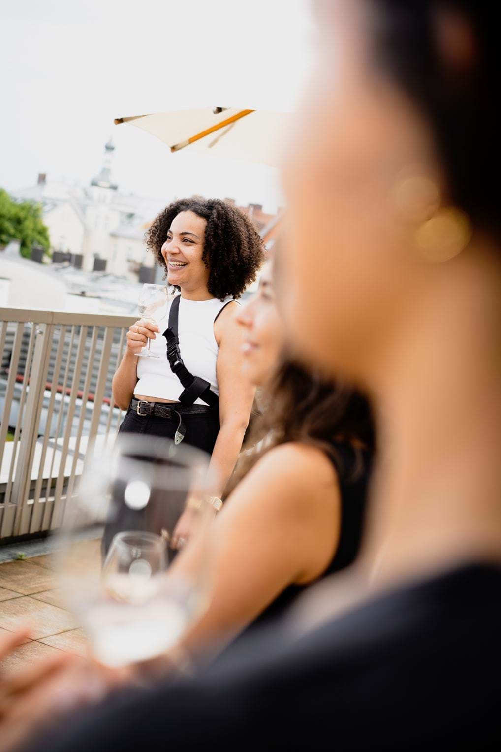 <div class="b_focusTextLarge" id="isPasted">© Amelie Sachs.</div>