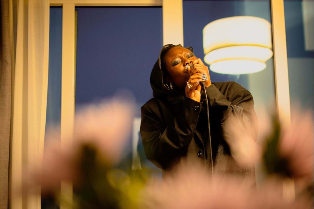 <div class="b_focusTextLarge" id="isPasted">© Amelie Sachs.</div>