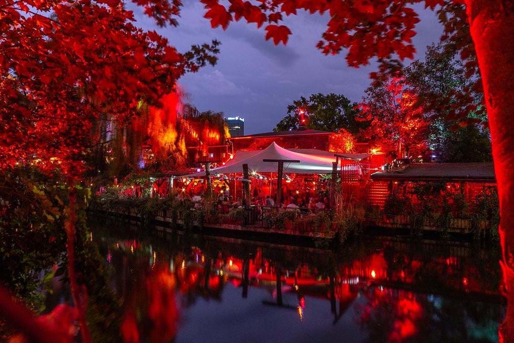 <p>Club der Visionnaire.</p>