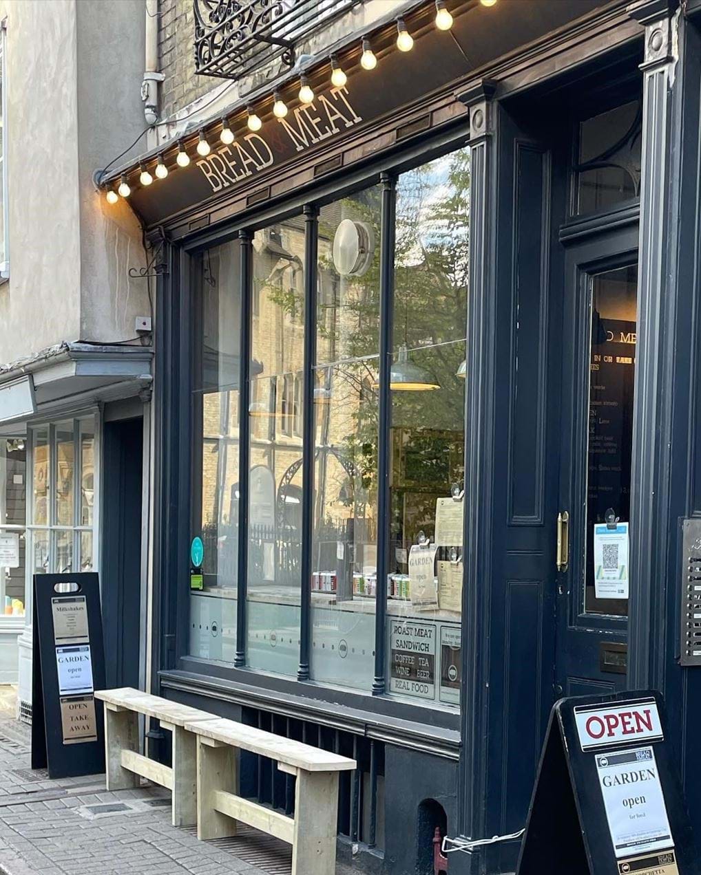 <p>© Bread & Meat</p>