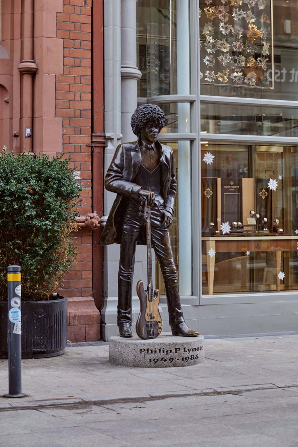 <p>Rock music legend Phil Lynott, immortalised as a statue on Grafton street &copy; Shantanu Starick&nbsp;</p>