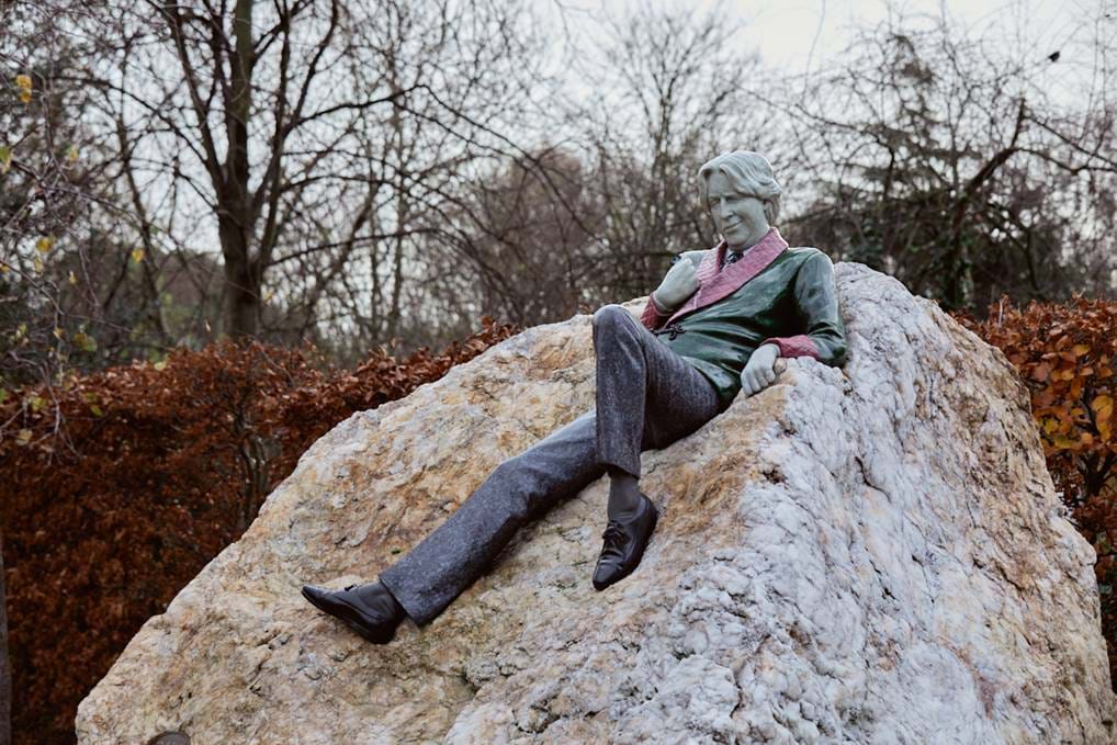 The Oscar Wilde Memorial Sculpture in Merrion Square<br/>&nbsp;© Shantanu Starick