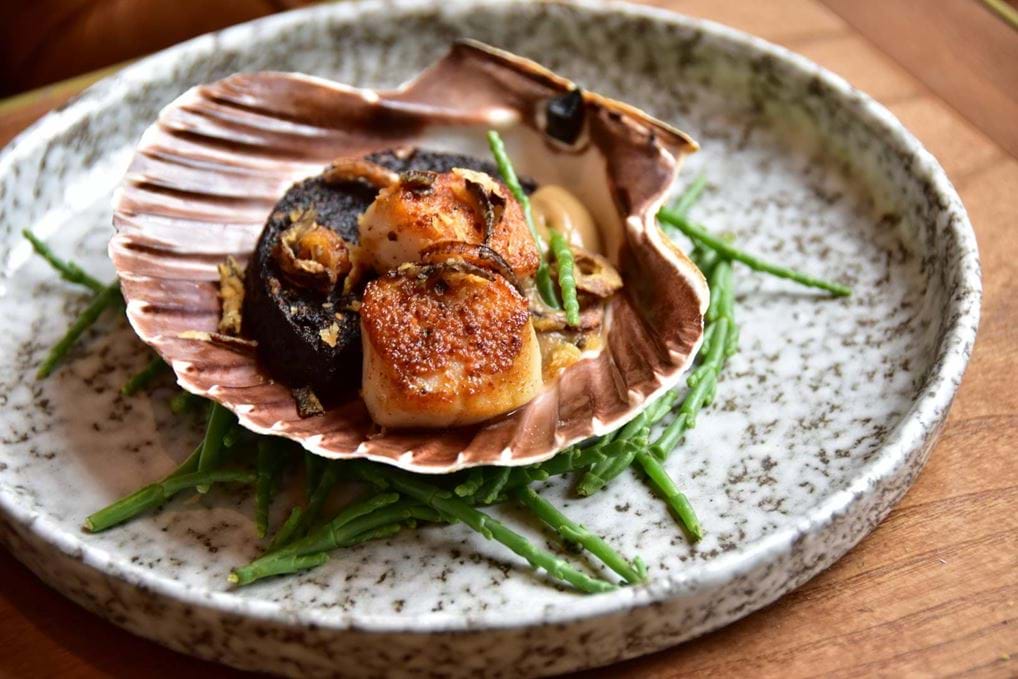 <p id="isPasted">© Badger & Co, Castle Street</p>