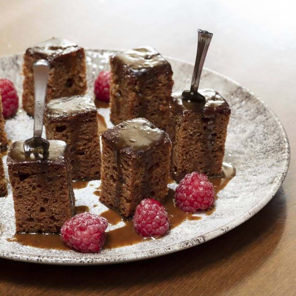 <p id="isPasted">&copy; Howies Restaurant, Victoria Street</p>
