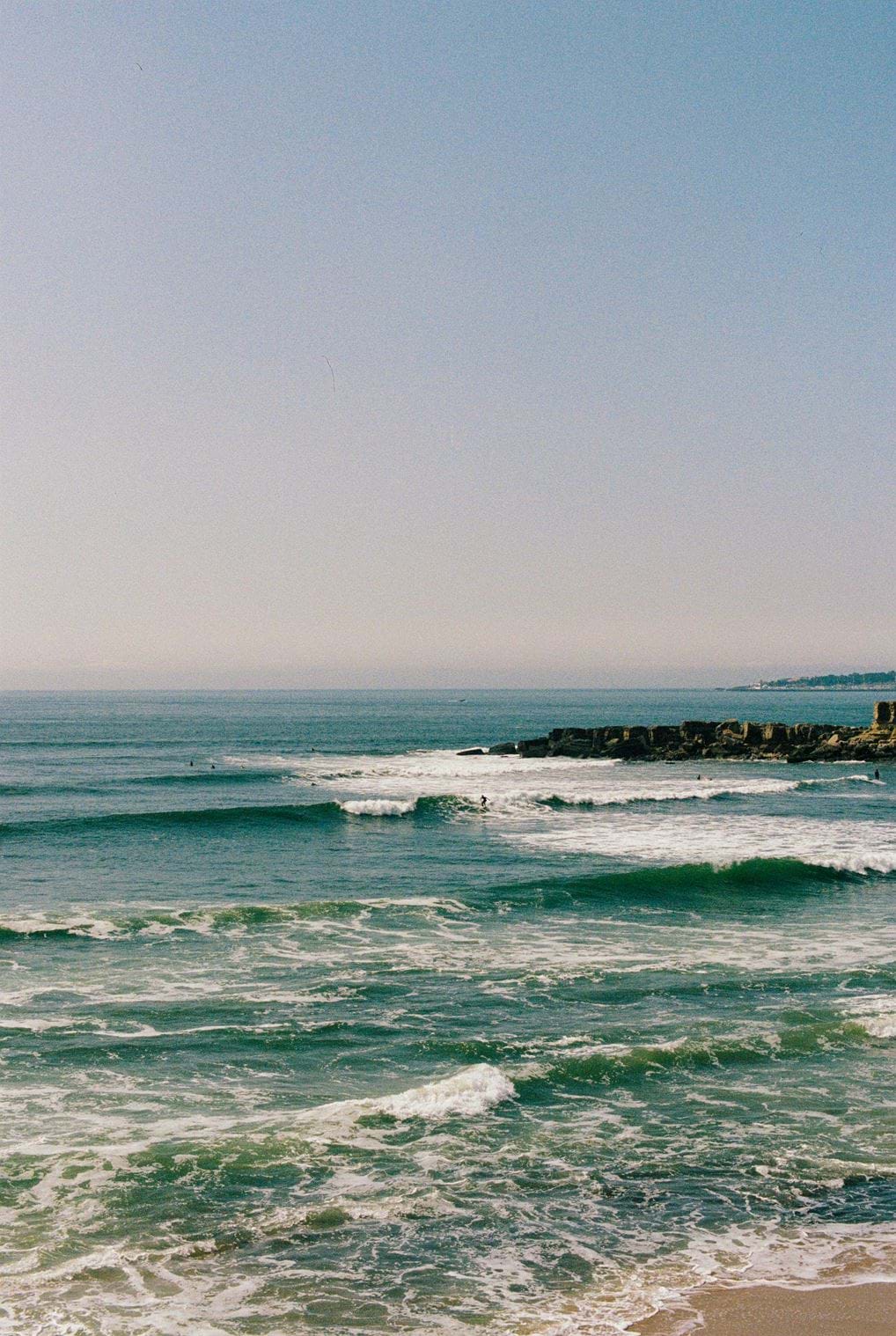 <p id="isPasted">Praia de S&atilde;o Jo&atilde;o do Estoril.&nbsp;&copy; <a href="https://www.instagram.com/luisaismynamefilm/" id="isPasted">Lu&iacute;sa Bravo</a></p>