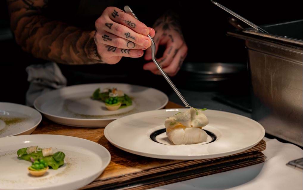 <p id="isPasted">&copy; Launceston Place</p>