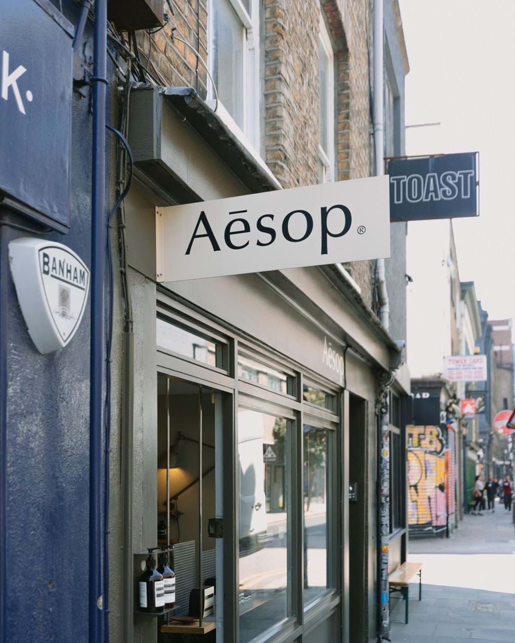 <p>&copy; <a href="https://www.instagram.com/dancarter/" rel="noopener noreferrer" target="_blank">Dan Carter</a> - Aesop</p>