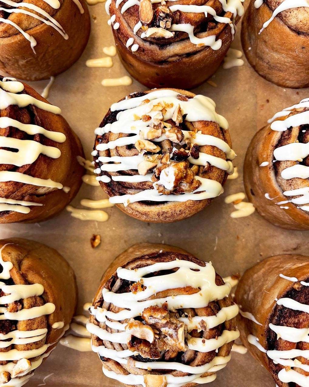 <p><a href="https://www.instagram.com/p/CrouVYKKFvc/?hl=en" rel="noopener noreferrer" target="_blank">@whiterabbitbakery_ch</a> - Cinnamon rolls with caramelized nuts and white chocolate.</p>