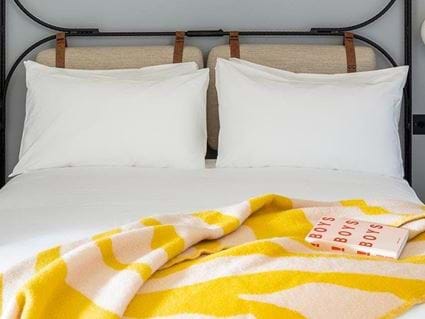 Durchgehende Suite mit einem Schlafzimmer