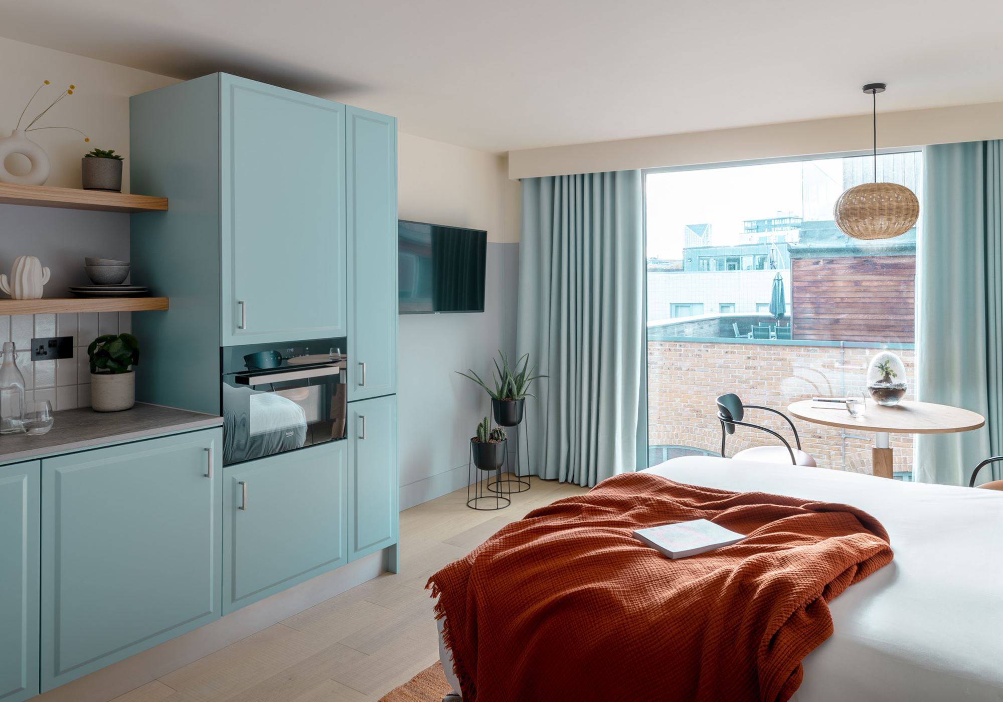 Bermonds Locke, Tower Bridge.