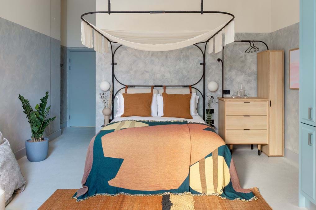 <p>Prices <a href="/en/london/bermonds-locke/living">from &pound;199.16 per night</a>.</p>