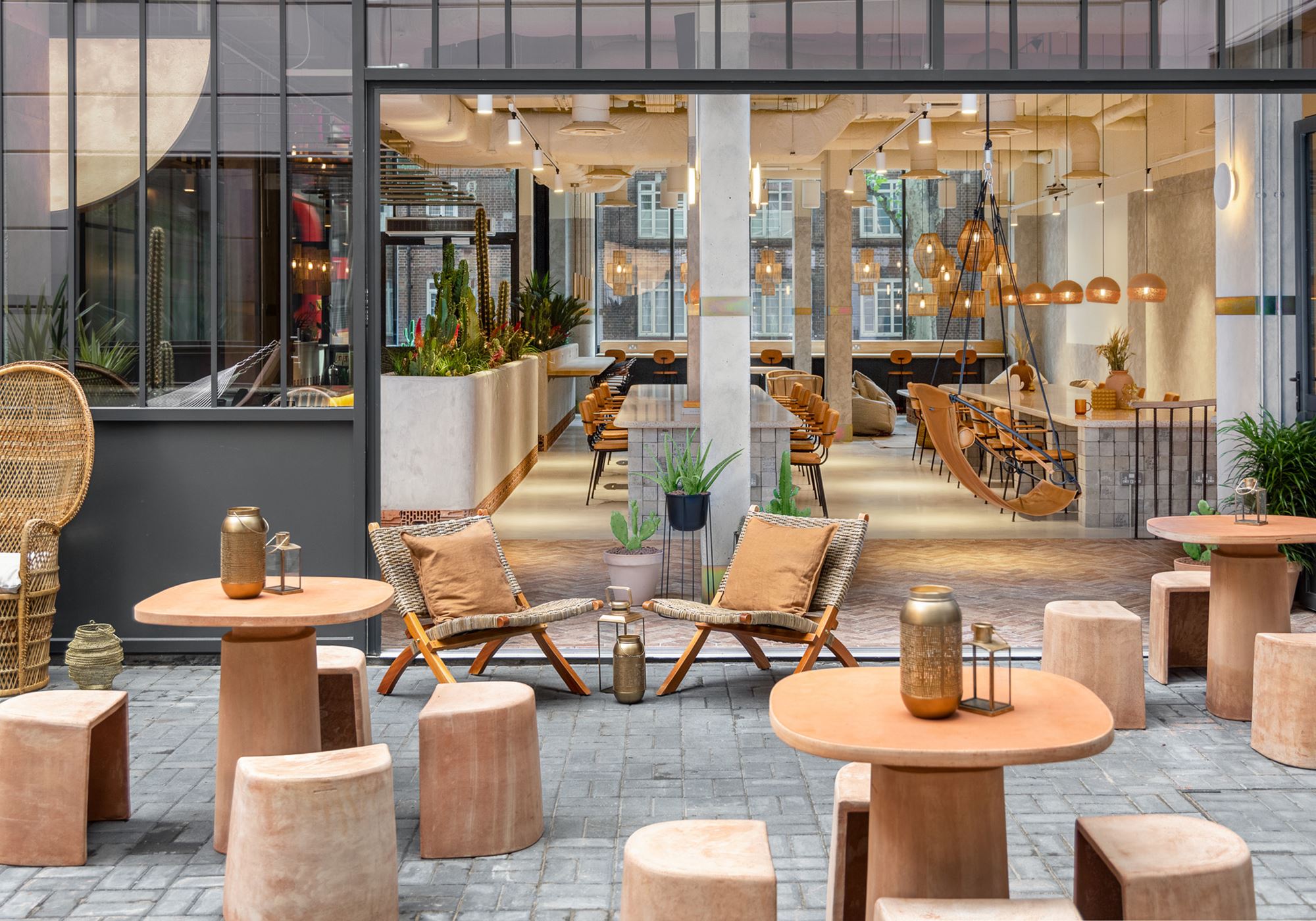 Bermonds Locke, Tower Bridge.