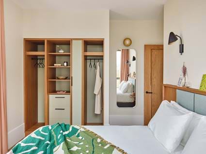 Suite avec deux chambres et terrasse | Turing Locke, Eddington, Cambridge | Appart-hôtels design, Locke