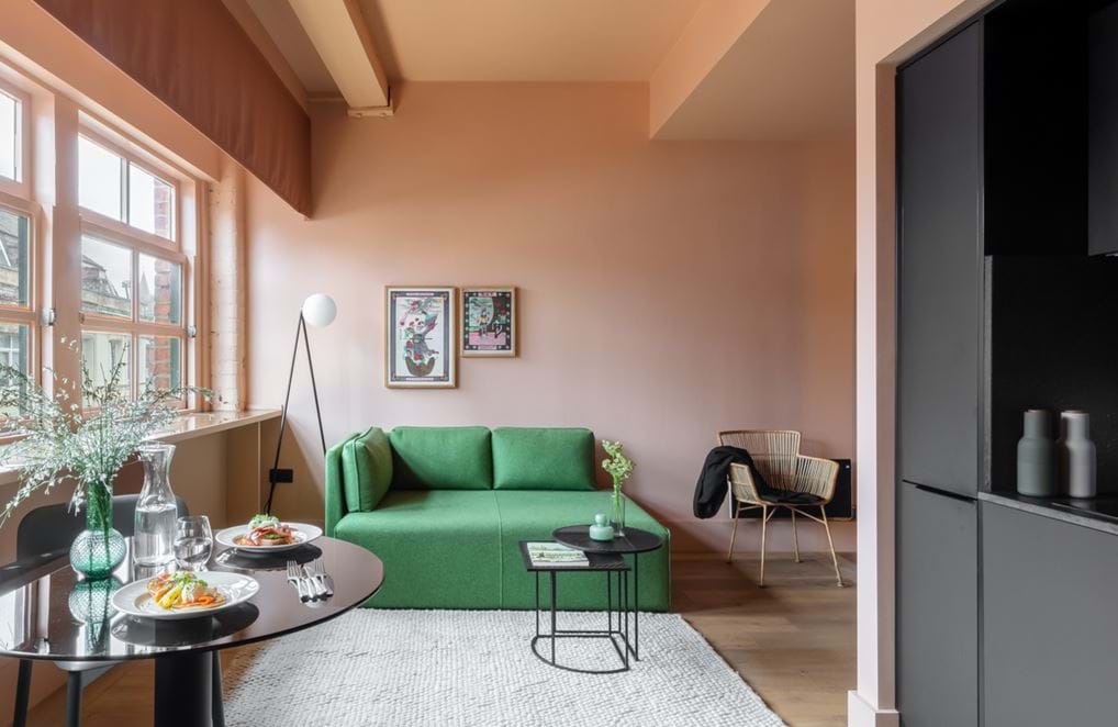 <p>Whitworth Suite | <a href="https://www.lockeliving.com/en/manchester/whitworth-locke">Whitworth Locke, Manchester</a></p>