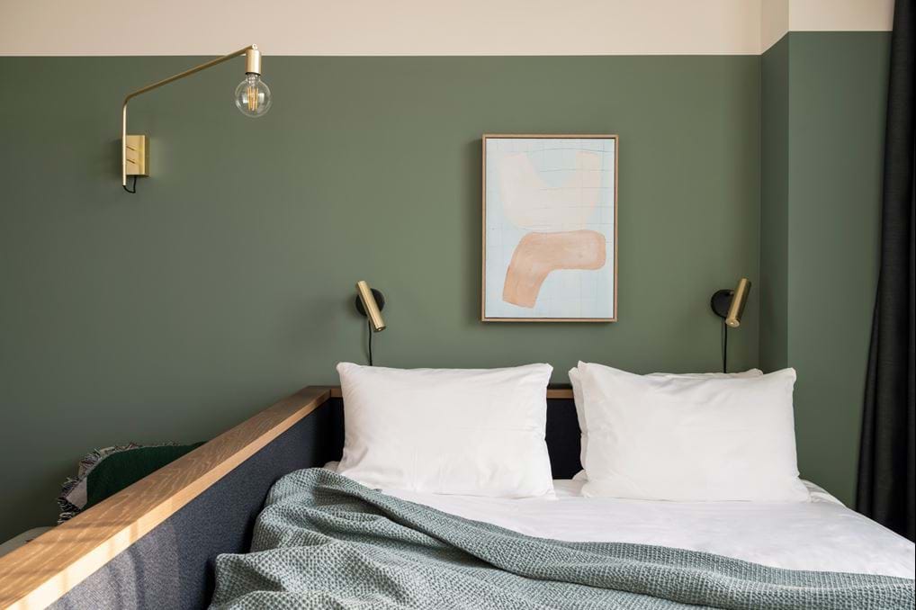 <p><a href="/de/munchen/wunderlocke/wohnen">Preise ab &euro;85,98 pro Nacht.</a></p>