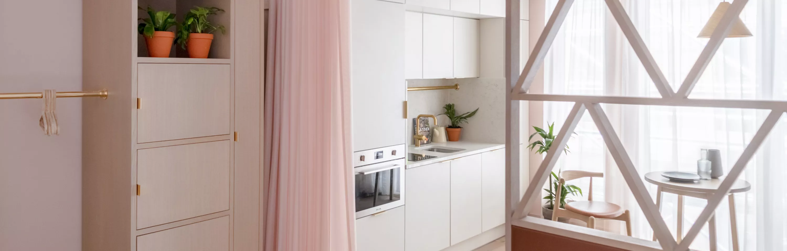 Zanzibar Locke | Living